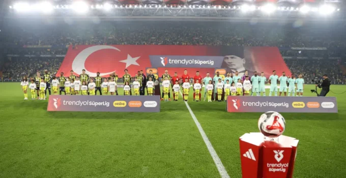 Zirvede dengeler değişti: Fenerbahçe farkı bire indirdi